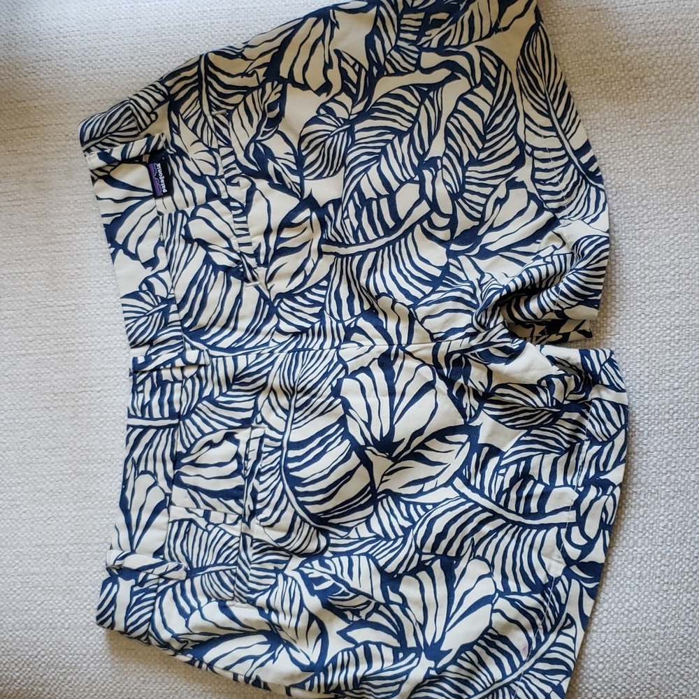 Patagonia cream and blue chino woman shorts 2
